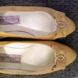 Women's leather Pappagallo dress shoe